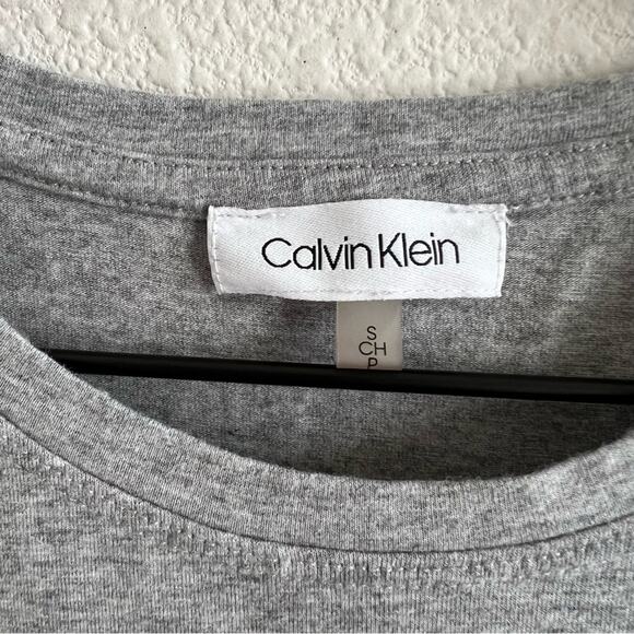Calvin Klein Neutral Gray Raised Graphic Spellout Tee T-Shirt Classic Small - Picture 2 of 6